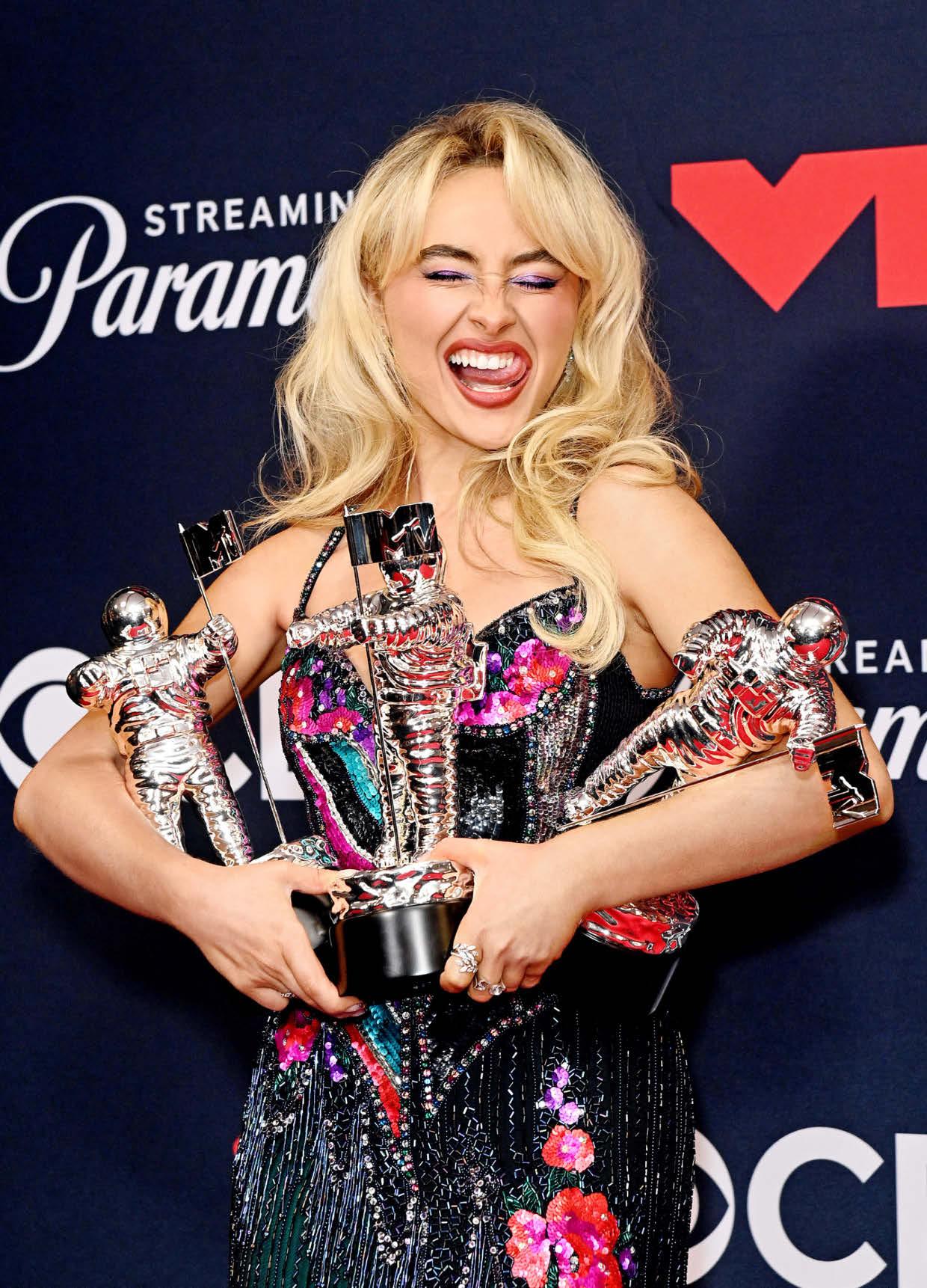 WOMEN WIN BIG AT MTV AWARDS