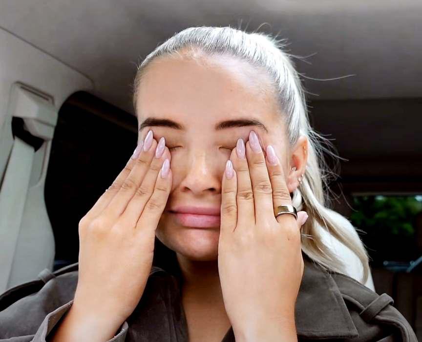 Tears as fans label star 'tone deaf'