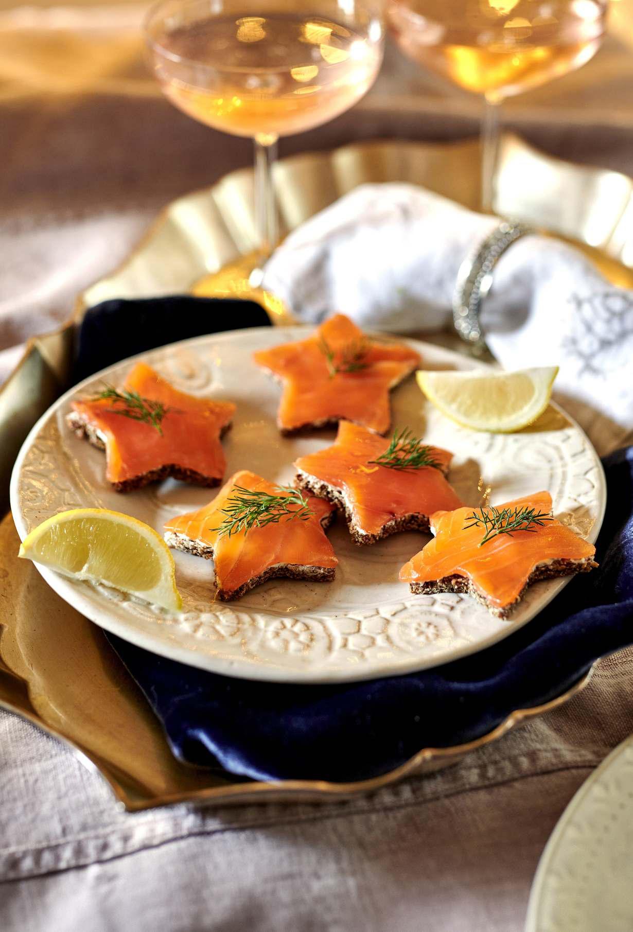 DIVE INTO PARTY SEASON