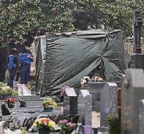 Cop probe as Le Pen tomb smashed up