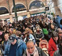 WWII BOMB SPARKS PARIS TRAIN CHAOS