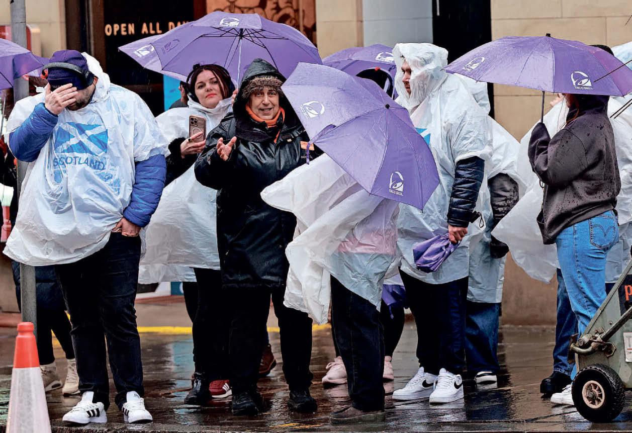 AIR SCARE U-TURN AS HIGH WINDS HIT