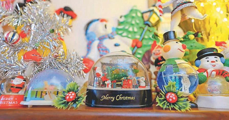 Lisa decks her home for happy Kitschmas