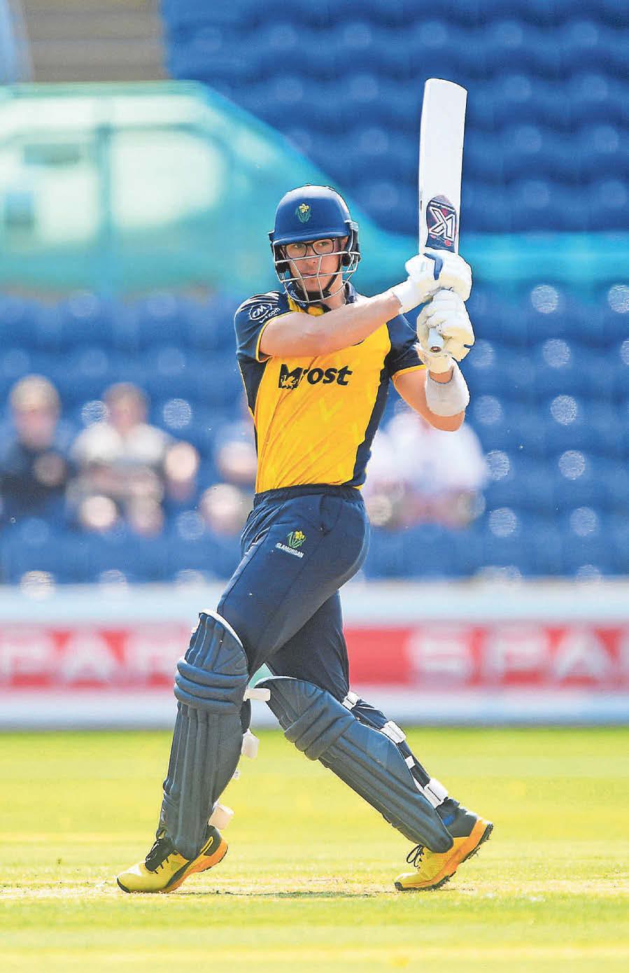 KP hands backing to rising Glam star