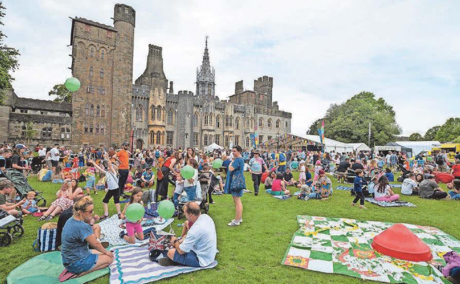 Thousands and queues for festival