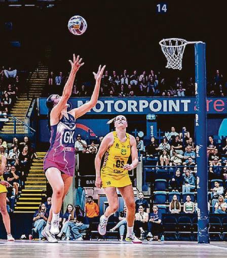 van der Merwe stars as Lightning beat Thunder