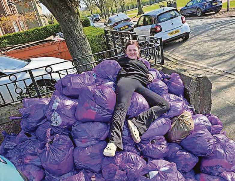 Super slimmers donate clothes to help charity