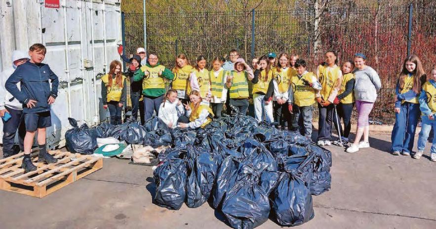 Primary pupils bag Litter league award