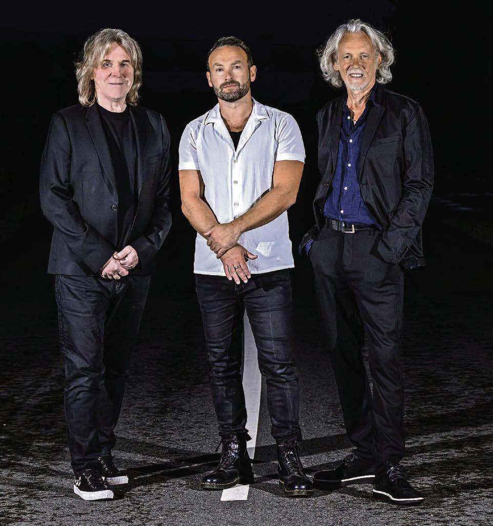 INTIMATE STIRLING SHOW ANNOUNCED