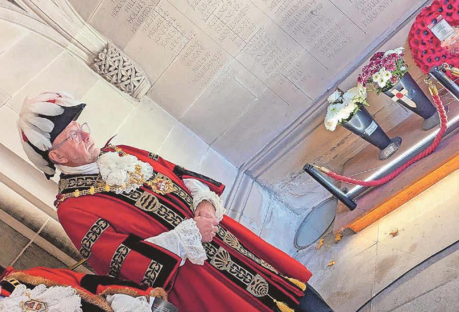 Hundreds gather in town centre to remember the fallen