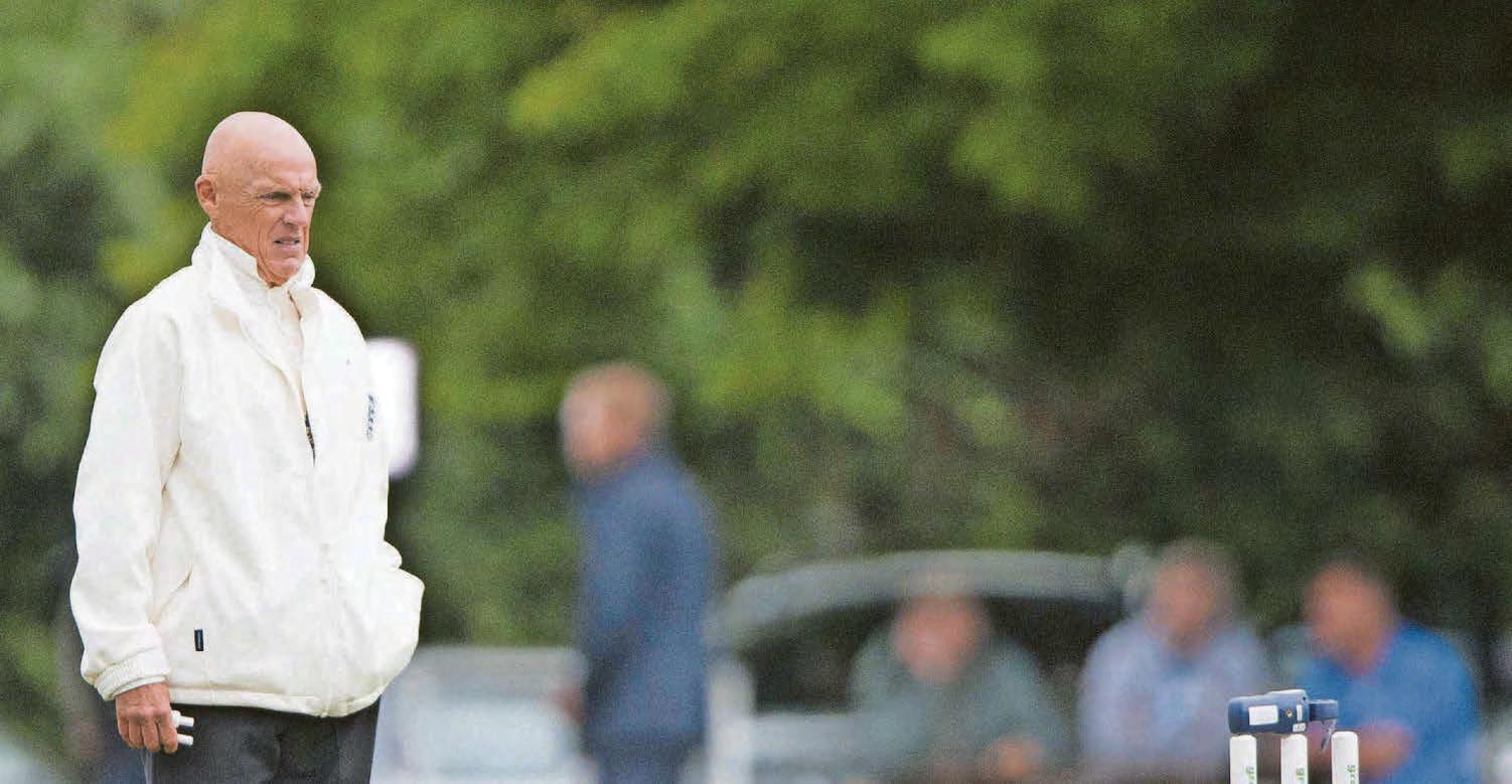 Tributes to former umpire