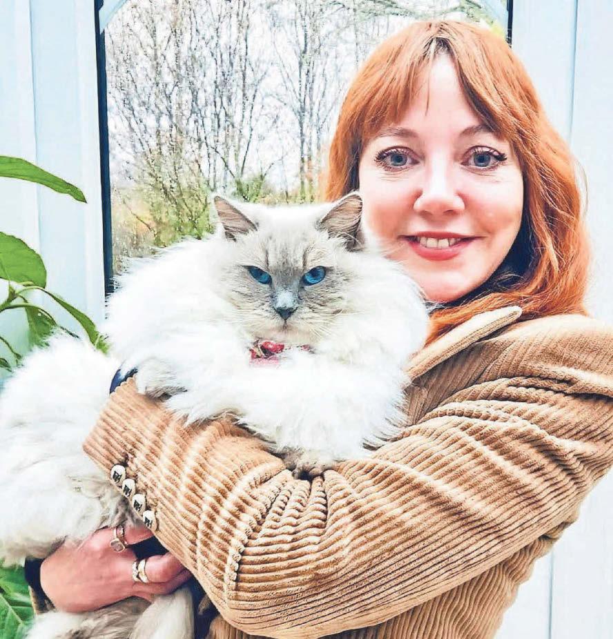 Cunk's not kitten around in Moggies charity role!