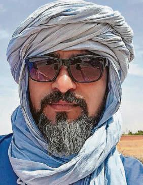 Thief knocked out by man with knife in shop car park