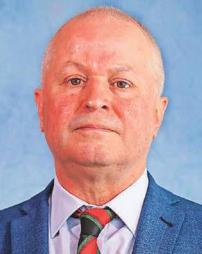 Council leader survives vote of no-confidence
