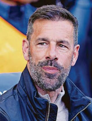 Van Nistelrooy wants talks with relegated Foxes