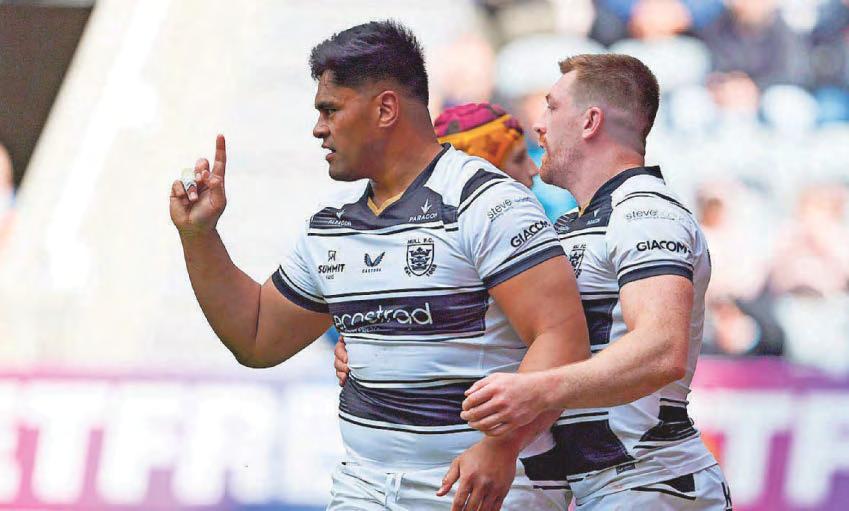 Hull hand Giants first victory as tempers flare in Newcastle