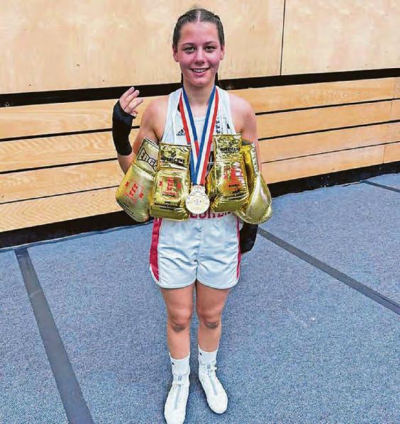 Hull girl, 14, wins national boxing title for third year