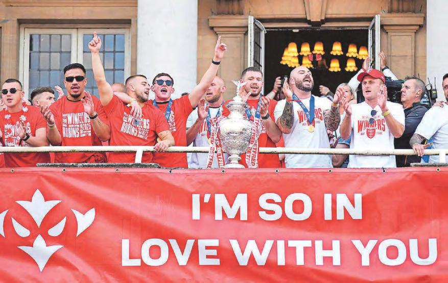 Hidden moments from memorable parade as fans salute Cup heroes