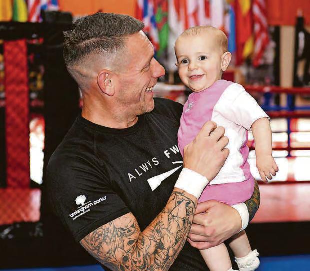 DAD SWAPPED FIGHTING FOR FIXING FUSE BOXES AS AN ELECTRICIAN BUT IS RETURNING TO THE RING