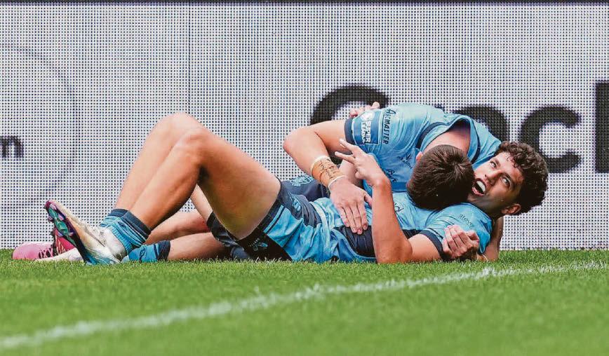 Below-par Hull have no trouble seeing off struggling Red Devils