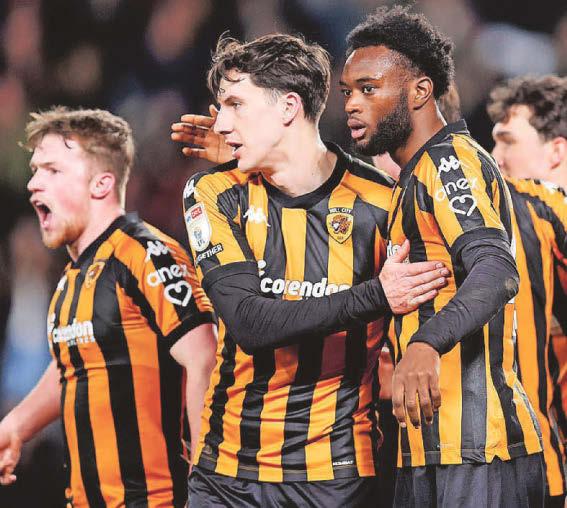 Jones exits to join City's rivals