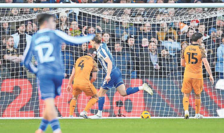 Crooks rescues festive point for toiling Tigers