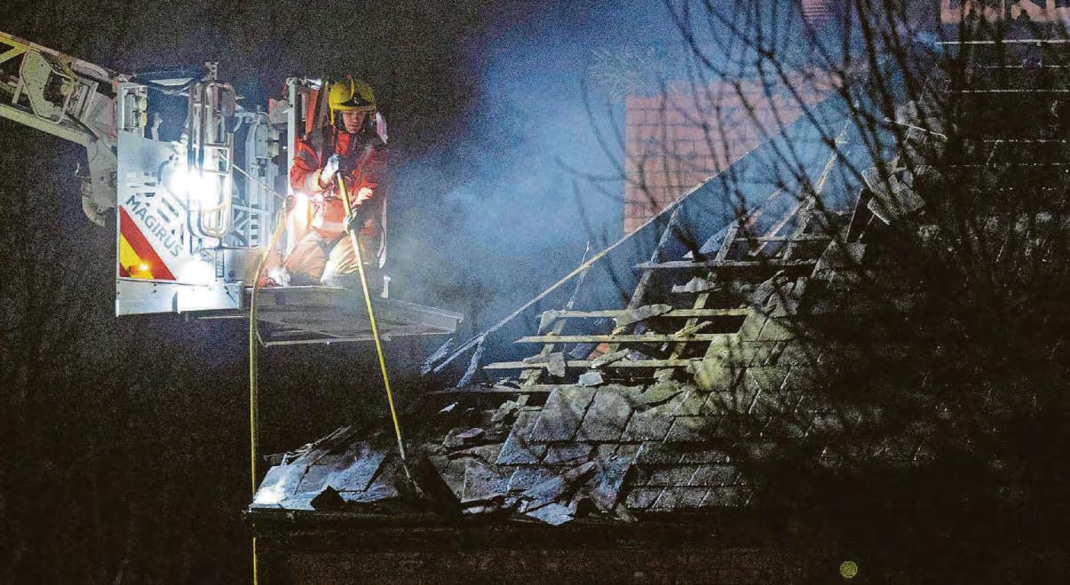 999 crews race to tackle blaze inside synagogue