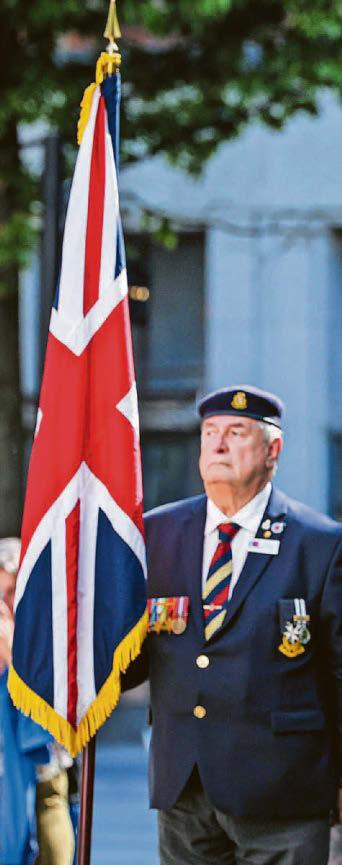 Crowds remember bravery of heroes