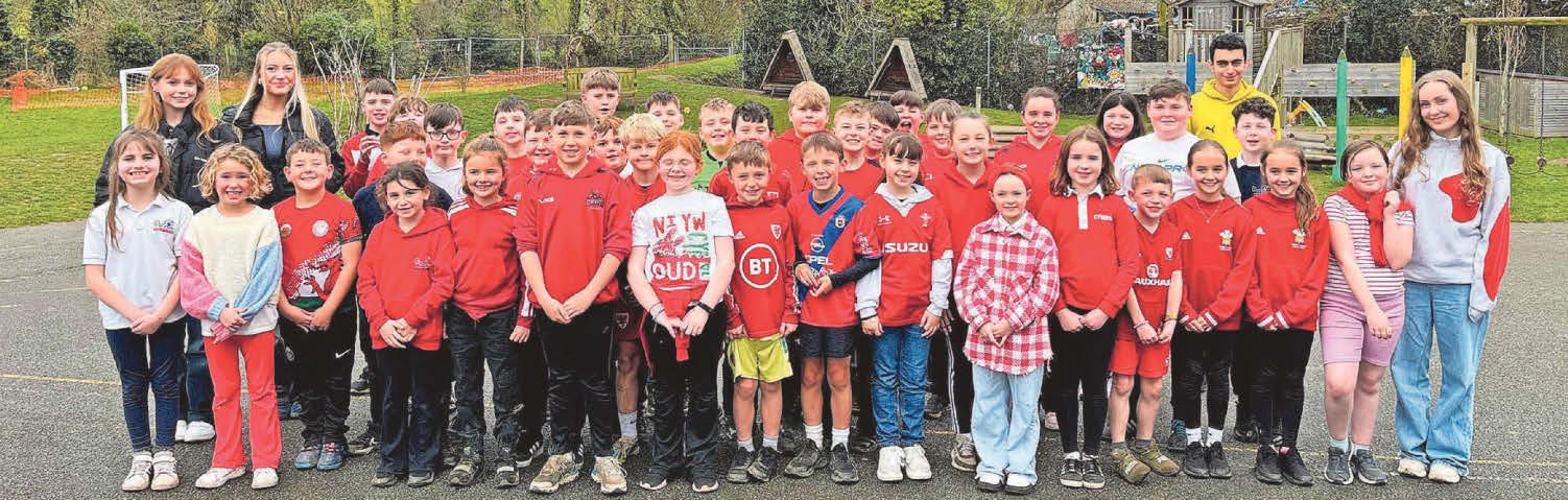 Myfyrwyr yn ysbrydoli plant i astudio Ffrangeg