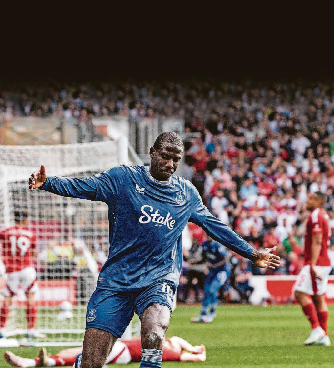 Moyes says contract power is held by the club not the players