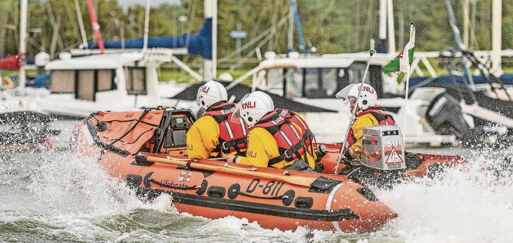 15 rescued as multiple boats capsize in race