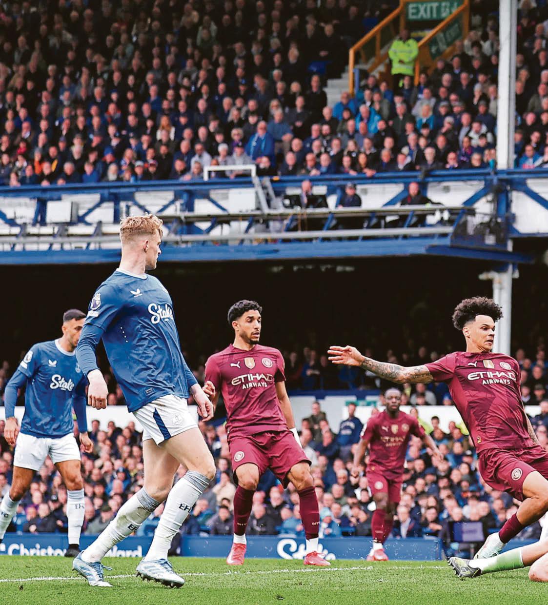 Gueye stands out in defeat that Moyes can learn from