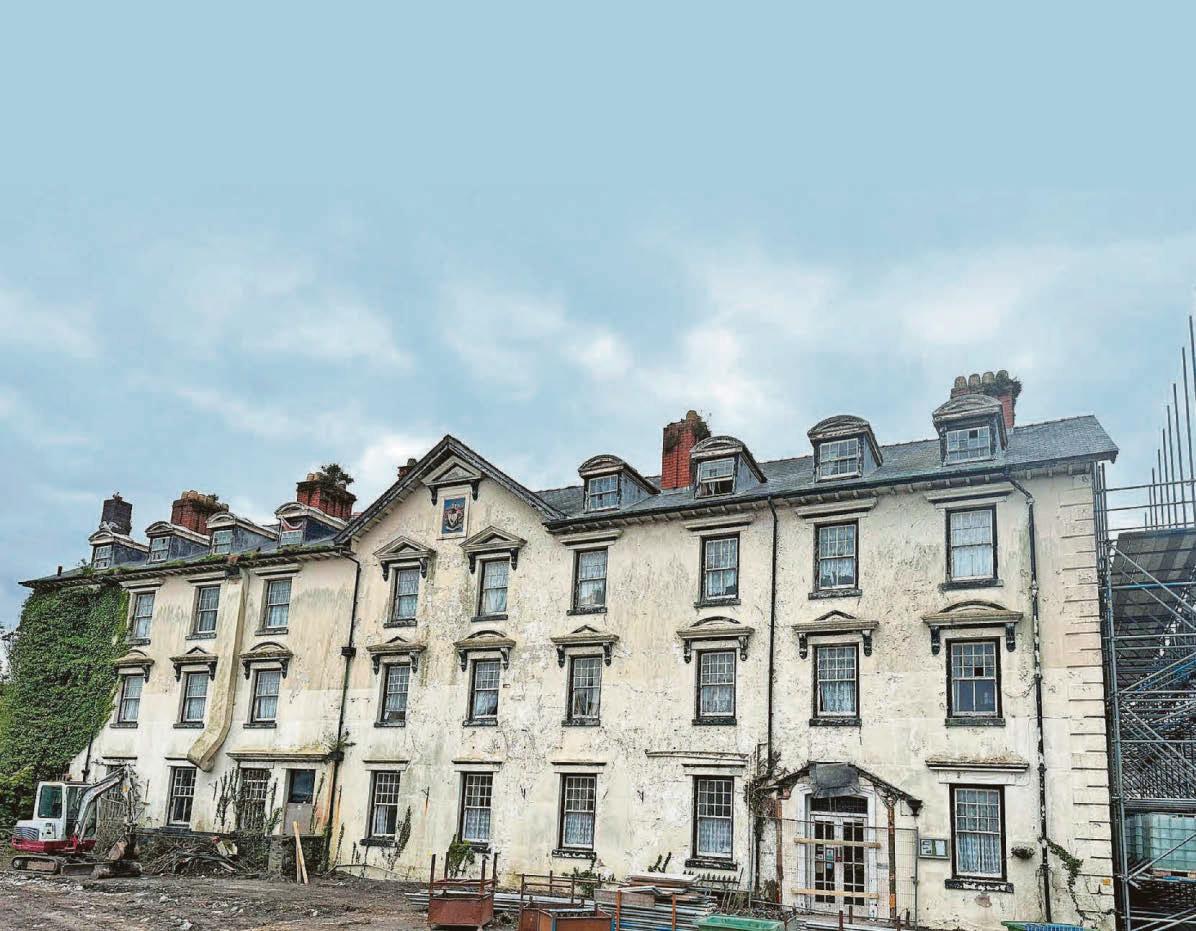 Heritage groups in last-ditch bid to halt hotel's demolition