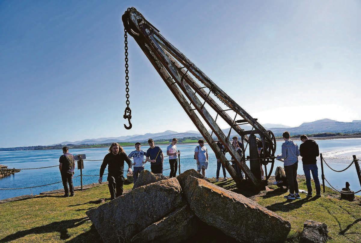 Rhoi technoleg modern at wasanaeth prosiect adfer