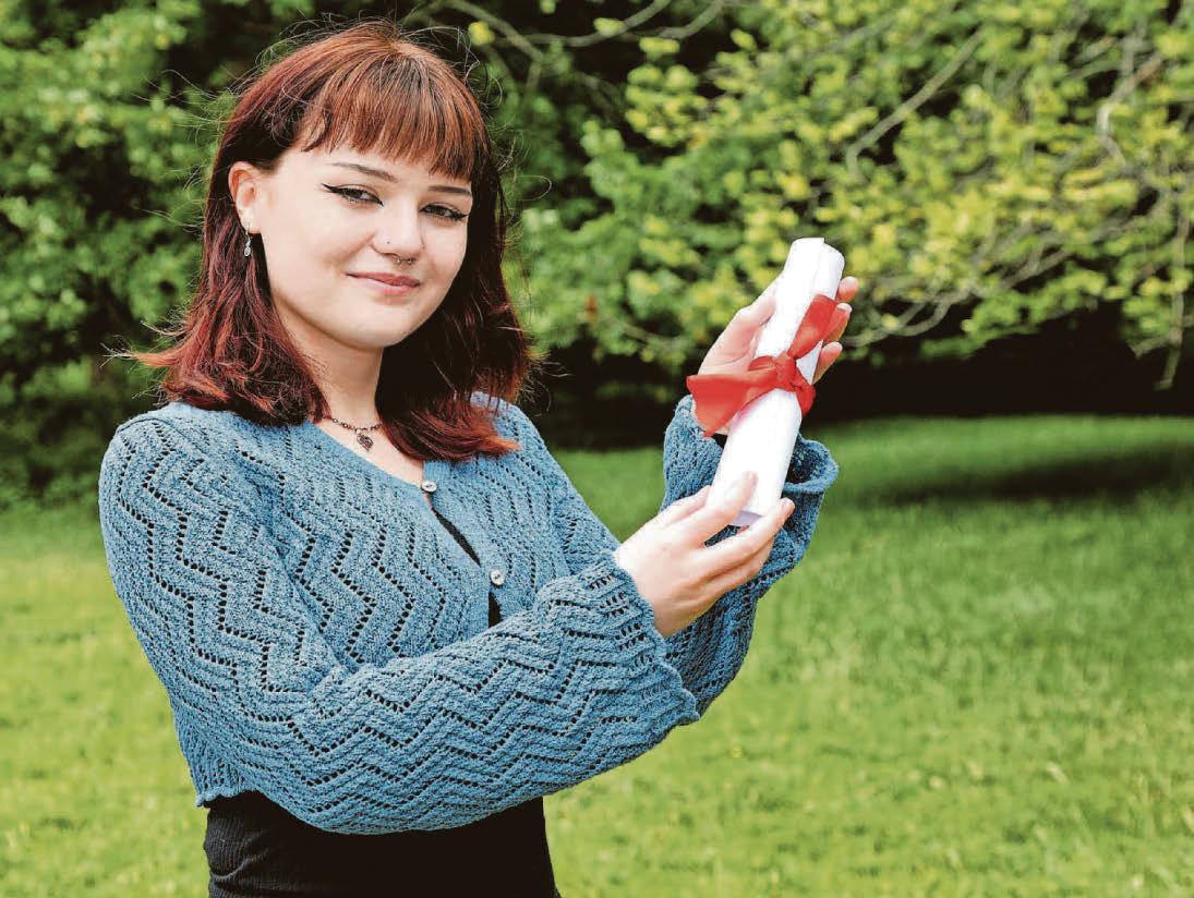 Thousands descend on bay as Urdd eisteddfod begins