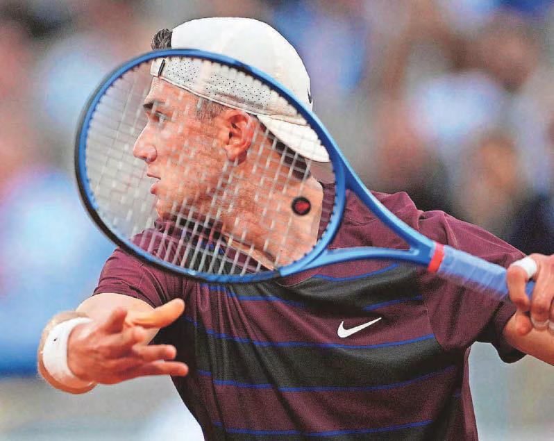 Draper battles by local star Monfils