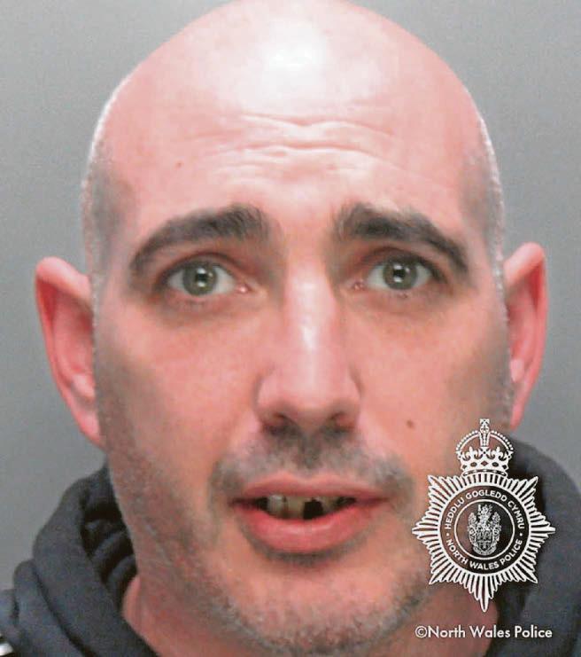 Thug beat his partner after she received a message from her ex