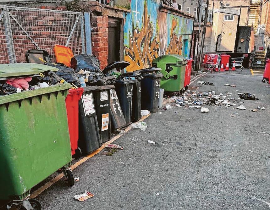 RUBBISH-STREWN ALLEYWAY 'BAD ADVERT' FOR TOWN