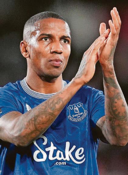 Young should consider Dragons, says Nevin