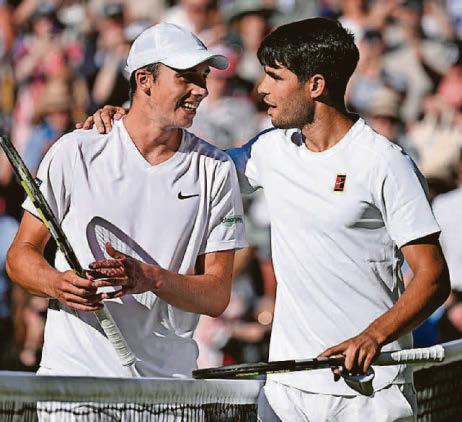 Alcaraz hails Tarvet after three-set win