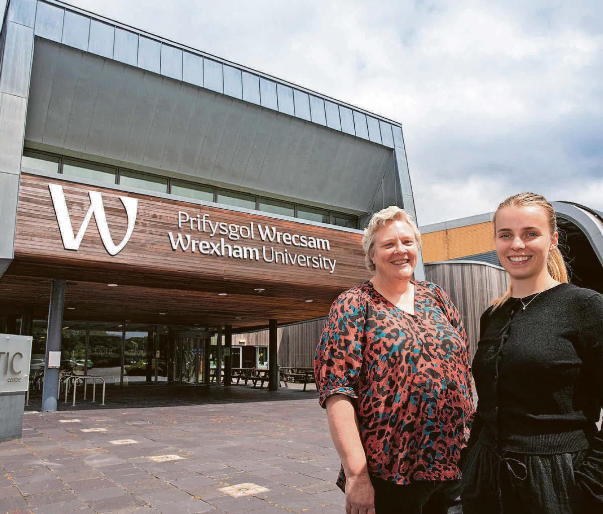 Addysgu busnesau lleol i weld manteision Sero Net