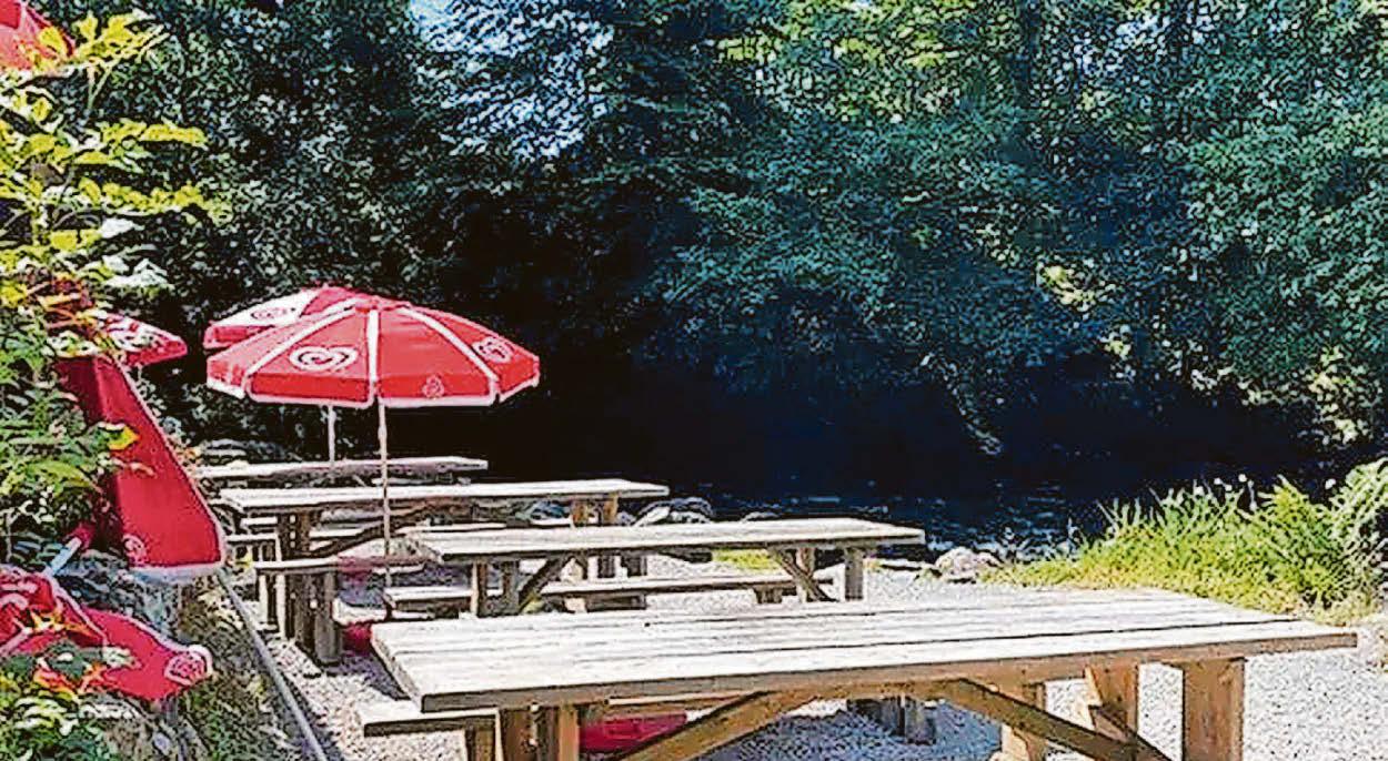 Manon's Riverside Café