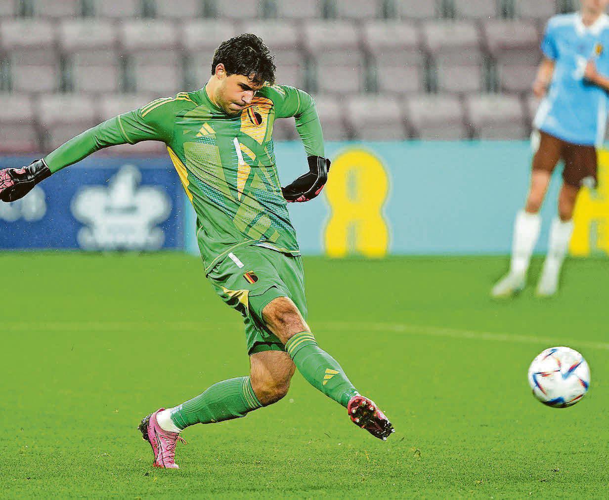 United snap up keeper Lammens in £18m deal