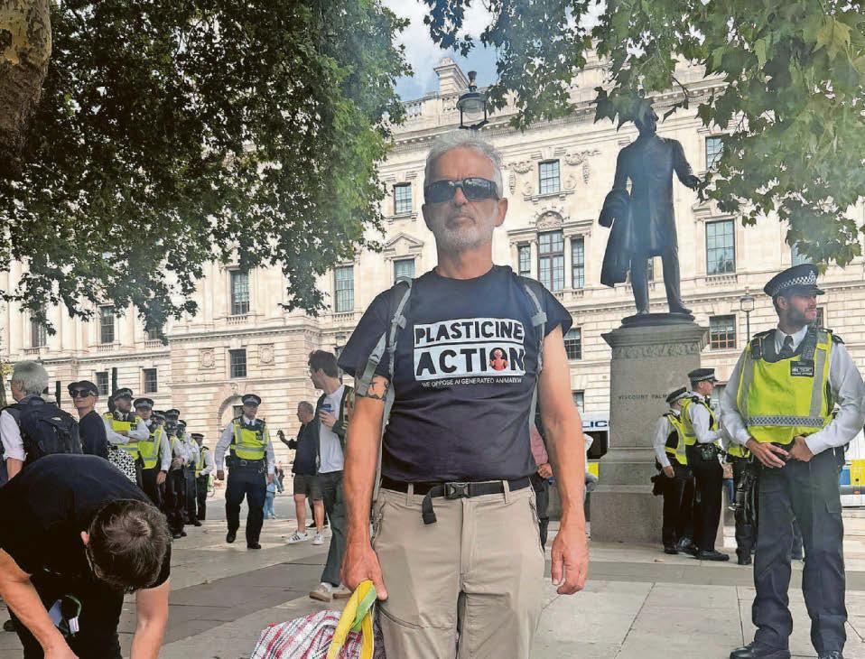 Protester dons unique T-shirt to 'avoid arrest' at Palestine Action demo