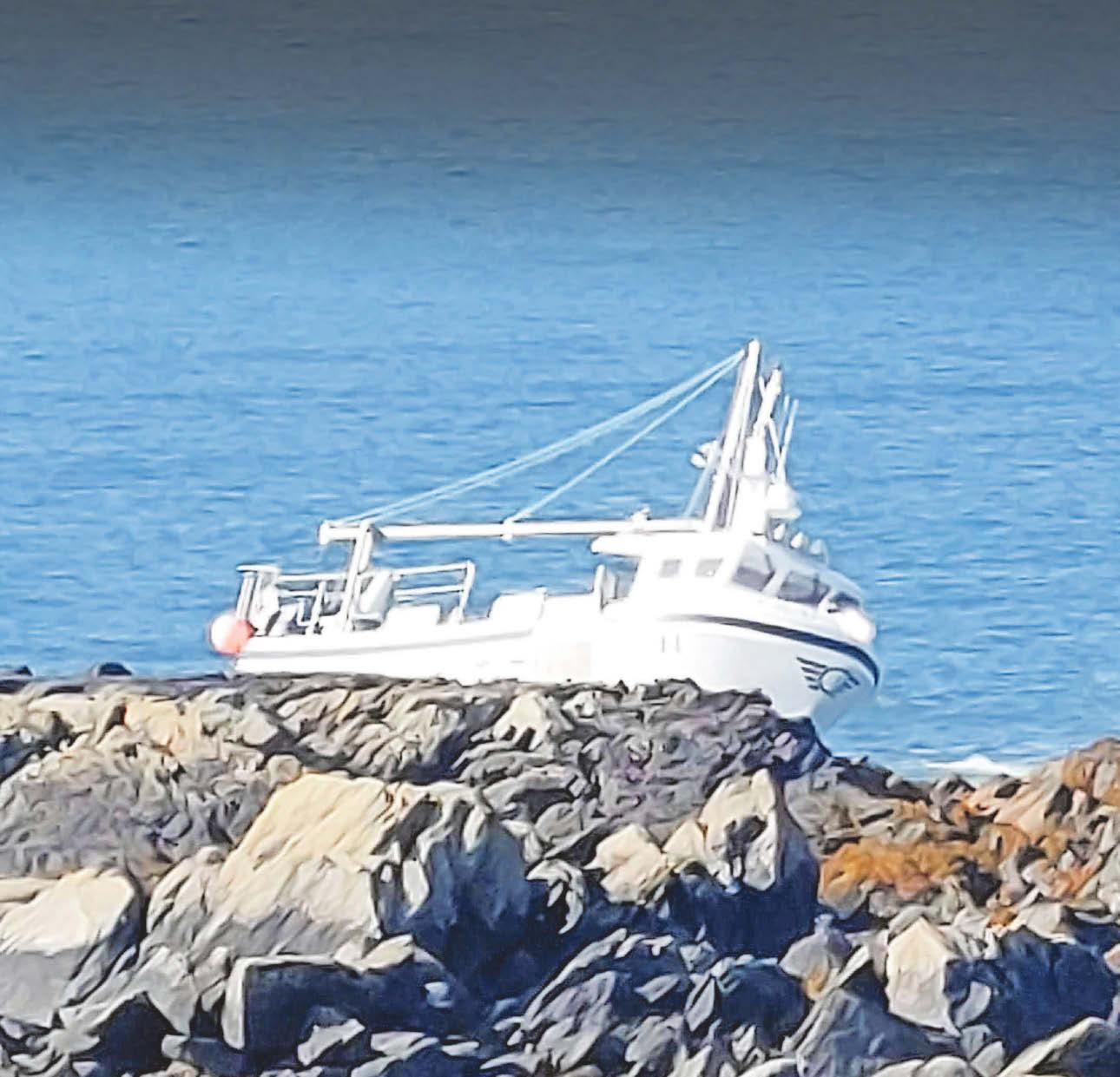 Salvage firm called in for boat stuck on rocks