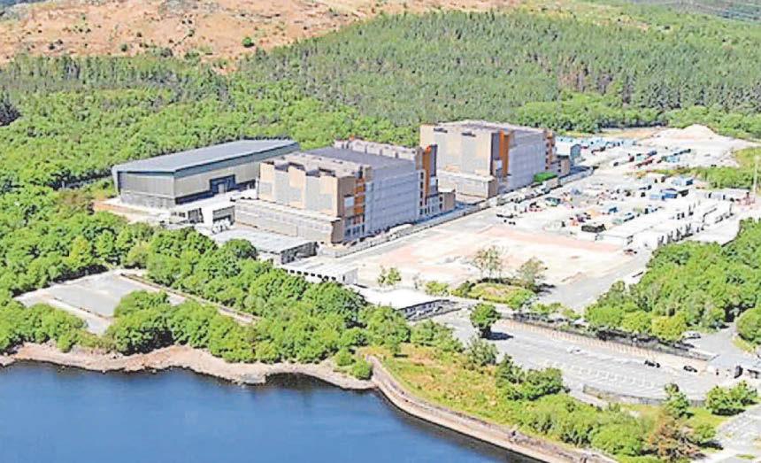 MAIN TRAWSFYNYDD REACTOR BUILDINGS TO BE LOWERED IN 4-YEAR PROJECT