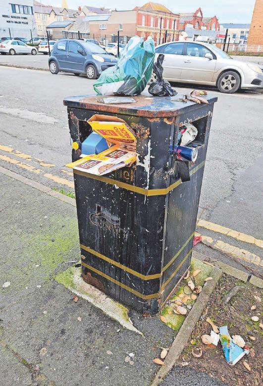 Resort streets 'strewn with rubbish as litter bins left unemptied'