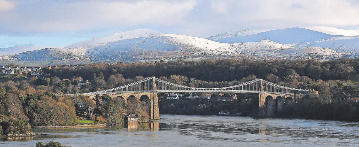 Dathlu dwy ganrif o bont i uno Môn gyda'r tir mawr