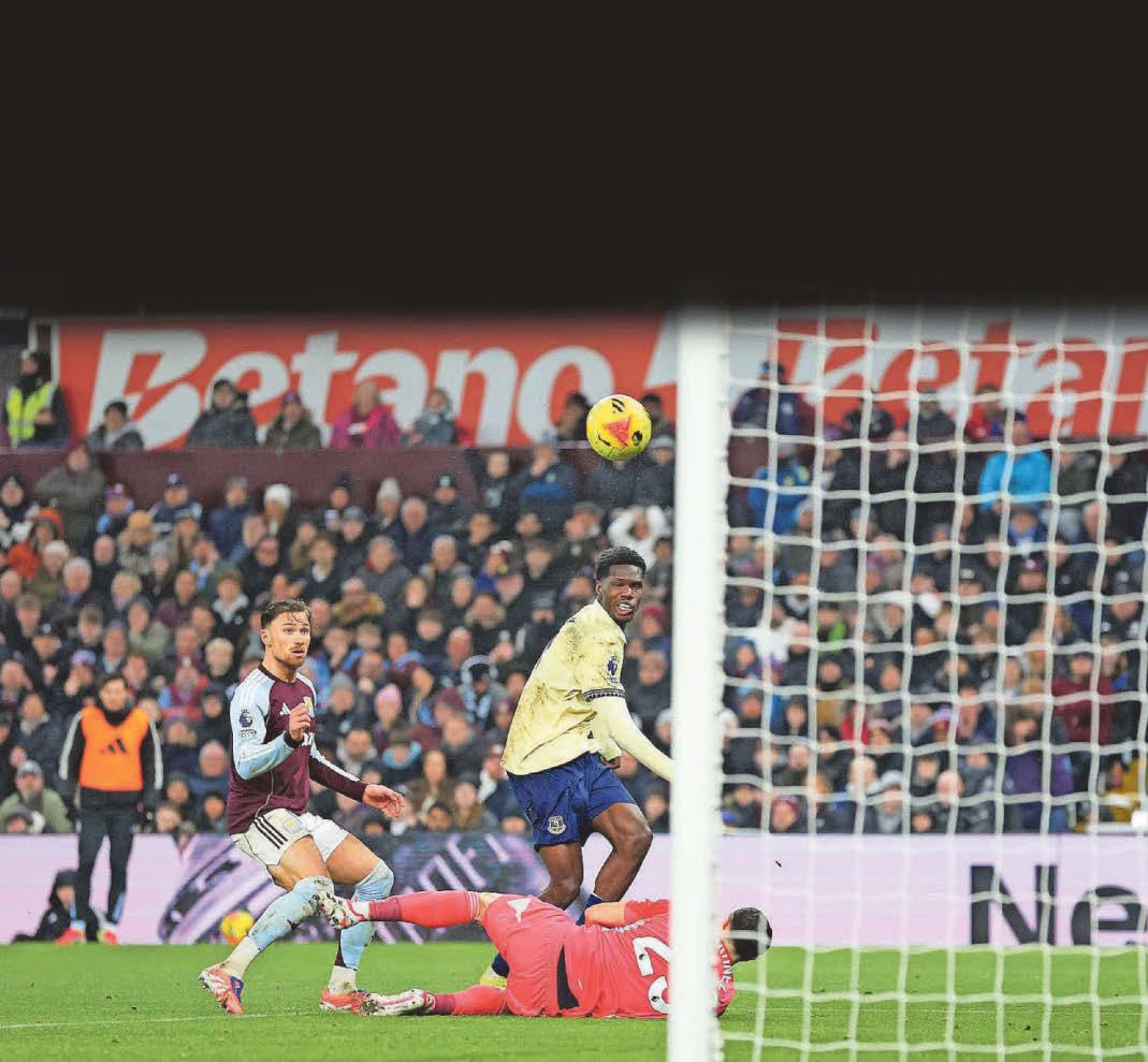 Moyes notes striker's growing confidence
