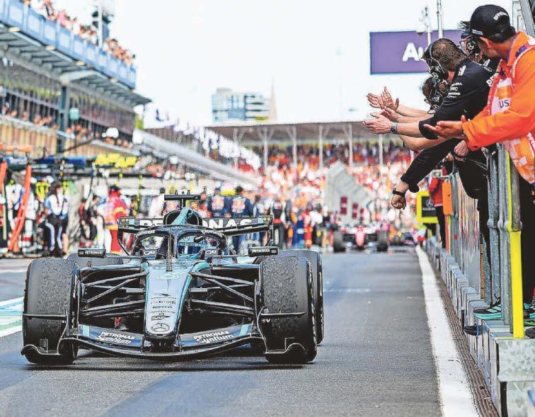 Russell wins first race of new Formula 1 era